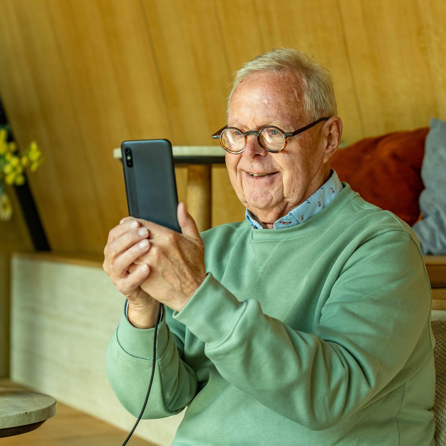Senifone S1 senioren smartphone in actie